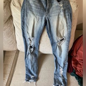 KanCan light wash distressed skinny jeans
